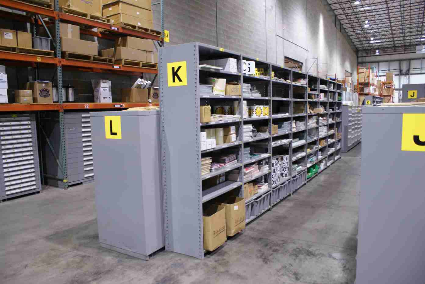 lyon-8000-series-shelving-pallet-rack-and-modular-drawers-installed